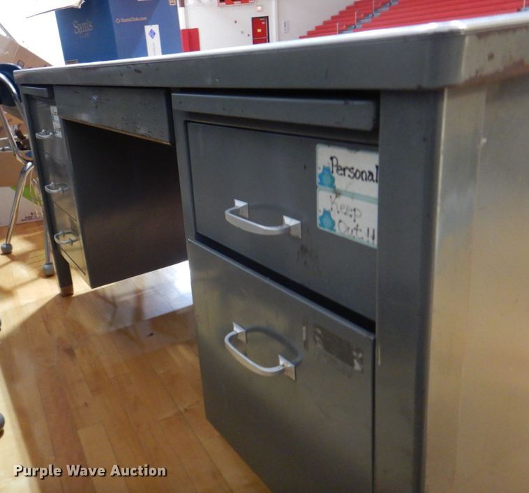 image for item KX9702 (4) desks