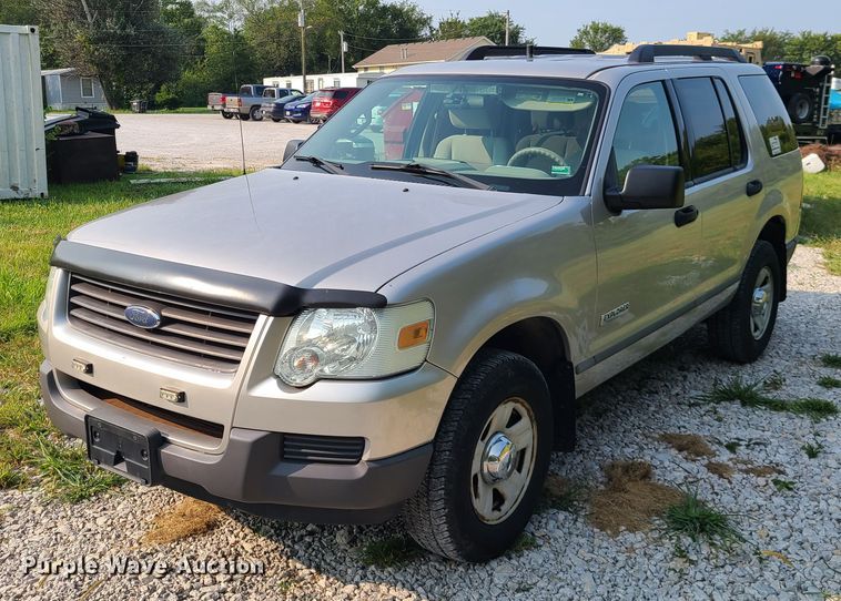 image for item L1280 2006 Ford Explorer  SUV