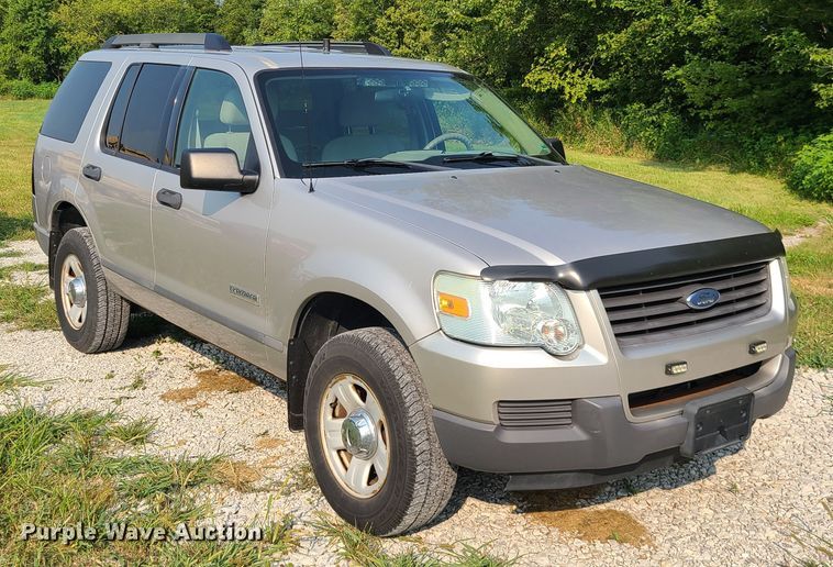 image for item L1280 2006 Ford Explorer  SUV