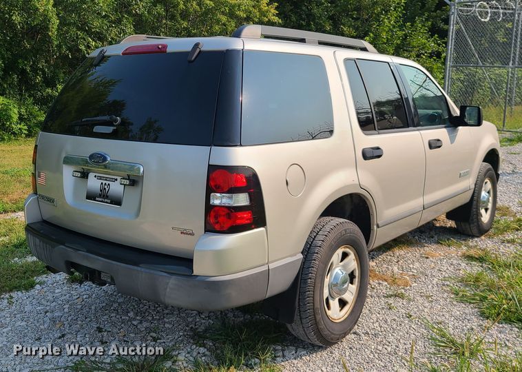 image for item L1280 2006 Ford Explorer  SUV