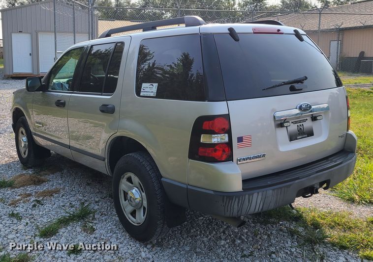 image for item L1280 2006 Ford Explorer  SUV