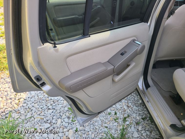 image for item L1280 2006 Ford Explorer  SUV