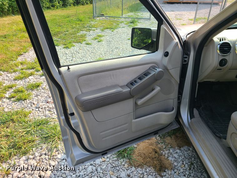 image for item L1280 2006 Ford Explorer  SUV