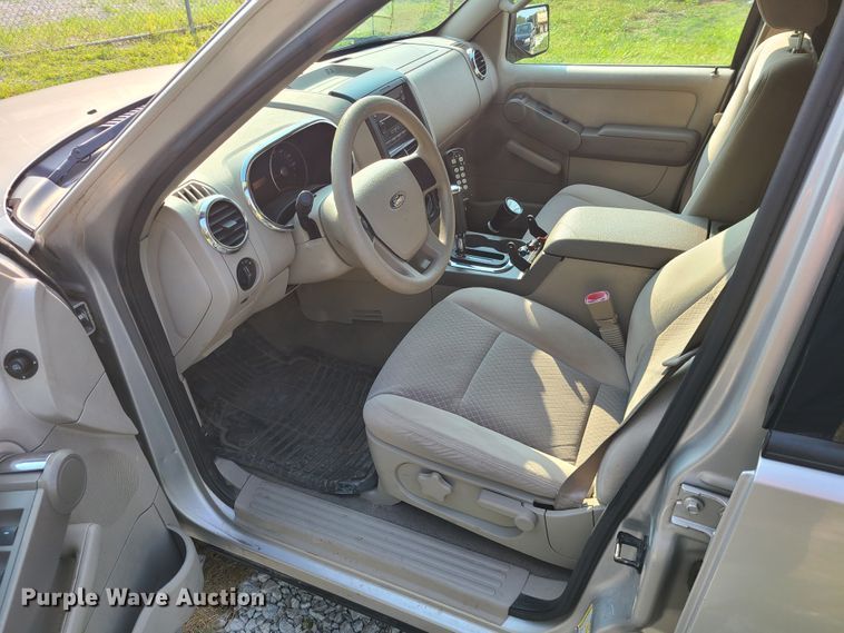 image for item L1280 2006 Ford Explorer  SUV