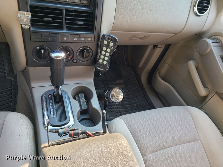 image for item L1280 2006 Ford Explorer  SUV