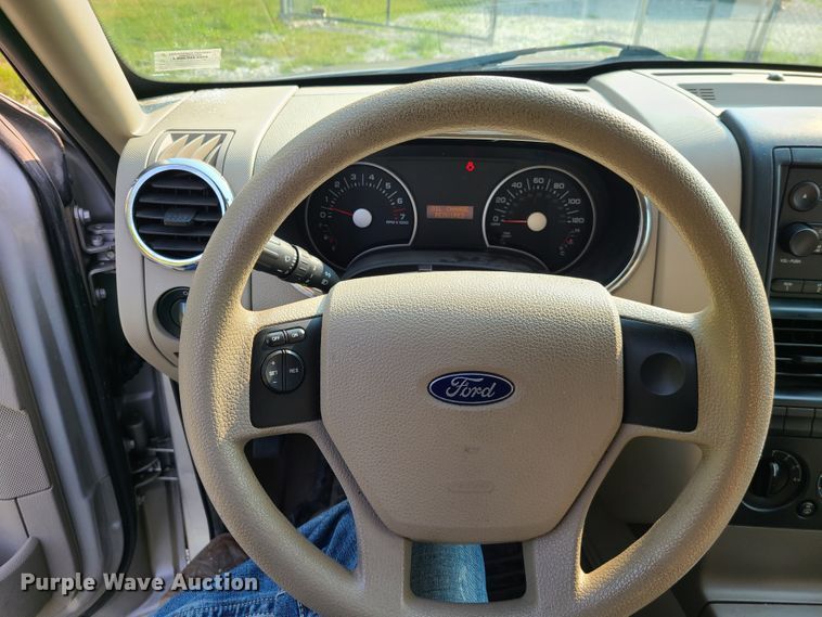 image for item L1280 2006 Ford Explorer  SUV