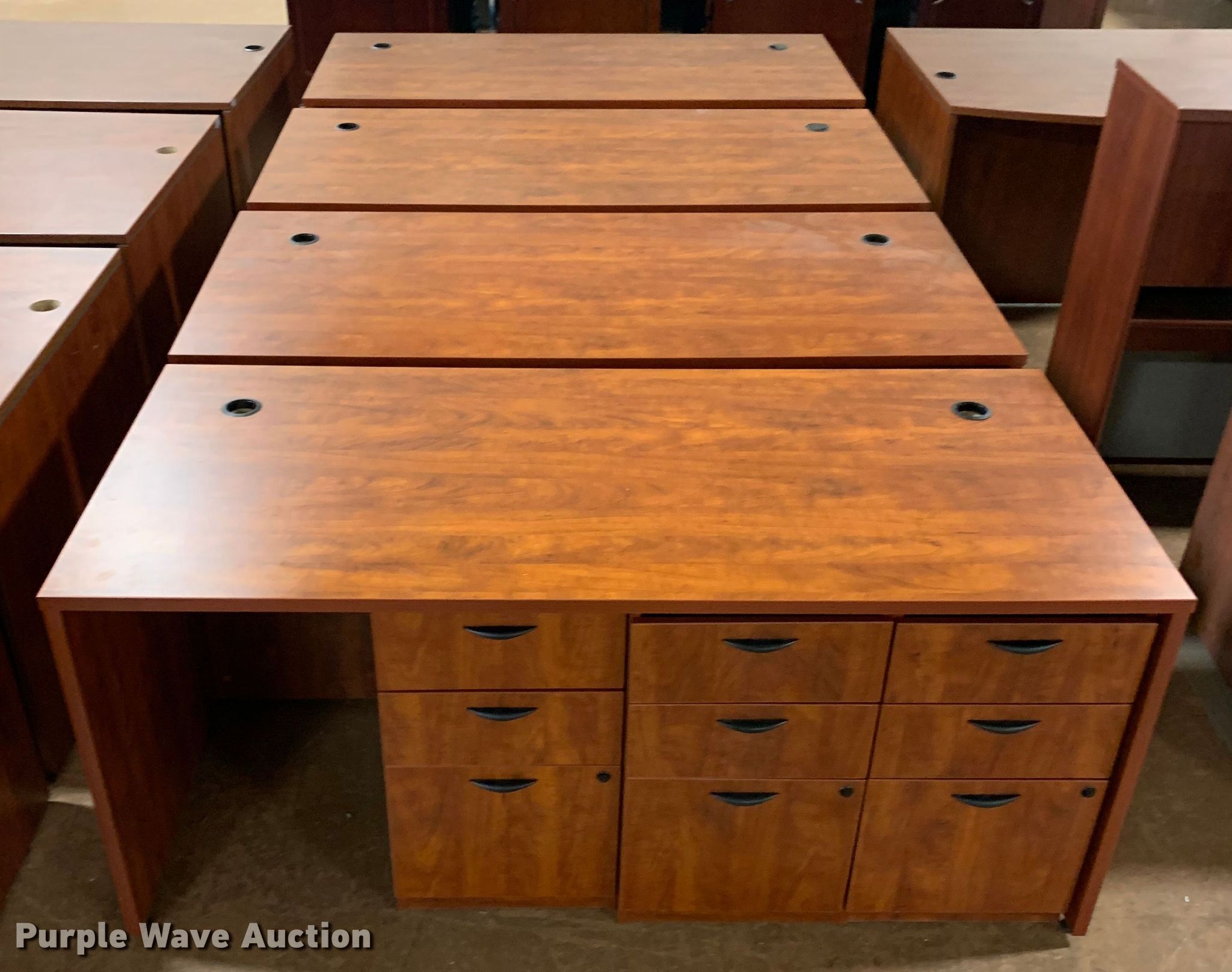 Furniture in Manhattan, KS Item EH9778 sold Purple Wave