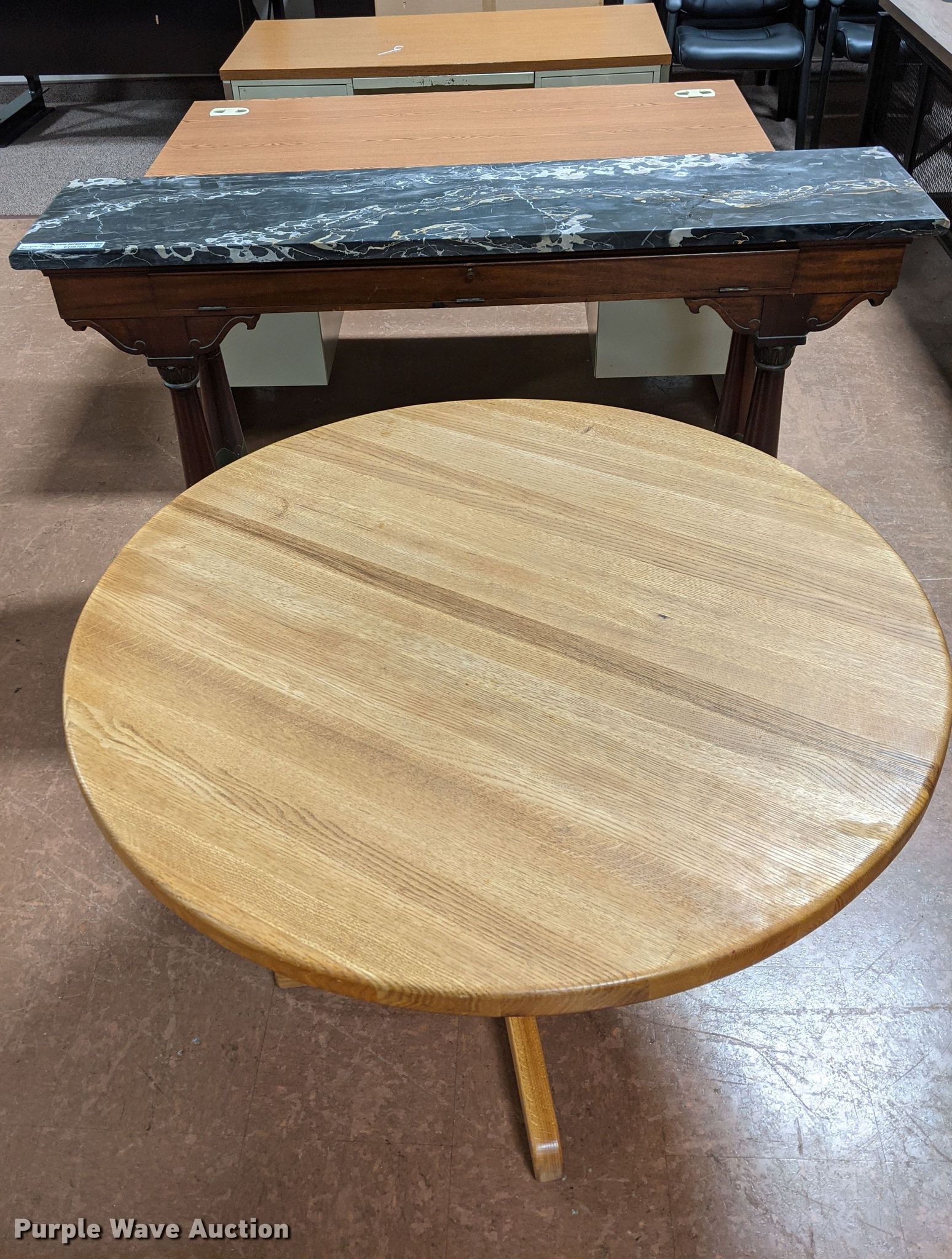 Furniture in Manhattan, KS Item EH9780 sold Purple Wave