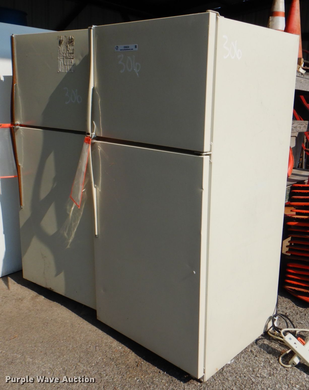 (2) refrigerators in Tulsa, OK Item ID9024 sold Purple Wave