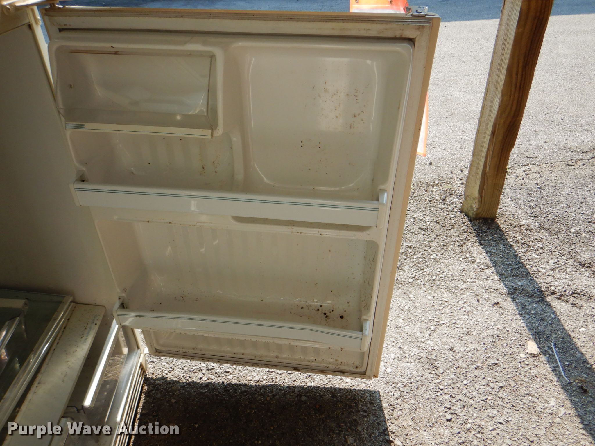 (2) refrigerators in Tulsa, OK Item ID9024 sold Purple Wave