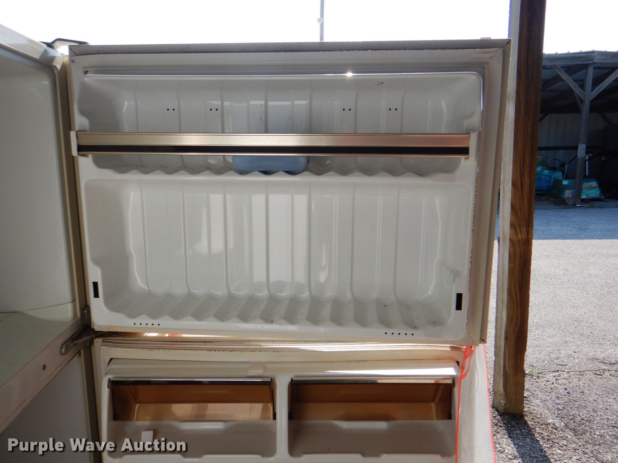 (2) refrigerators in Tulsa, OK Item ID9024 sold Purple Wave