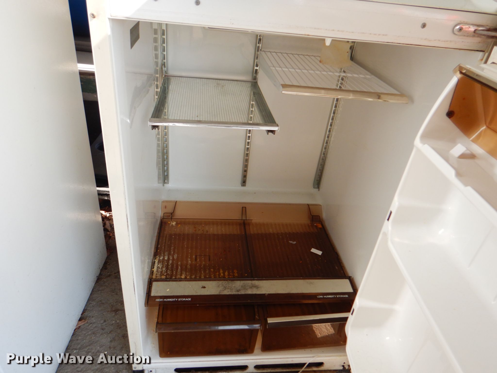 (2) refrigerators in Tulsa, OK Item ID9024 sold Purple Wave