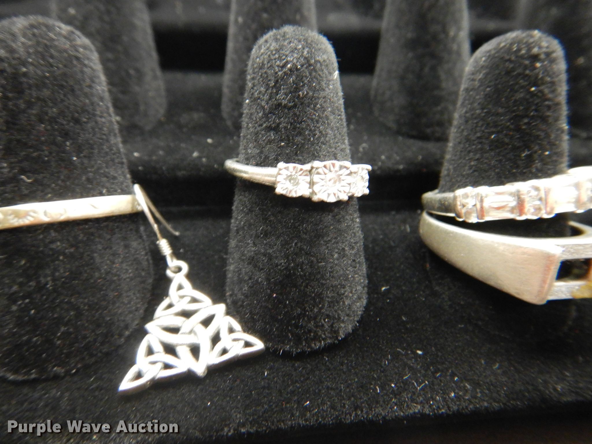 Silver jewelry in Tulsa, OK Item ID9069 sold Purple Wave