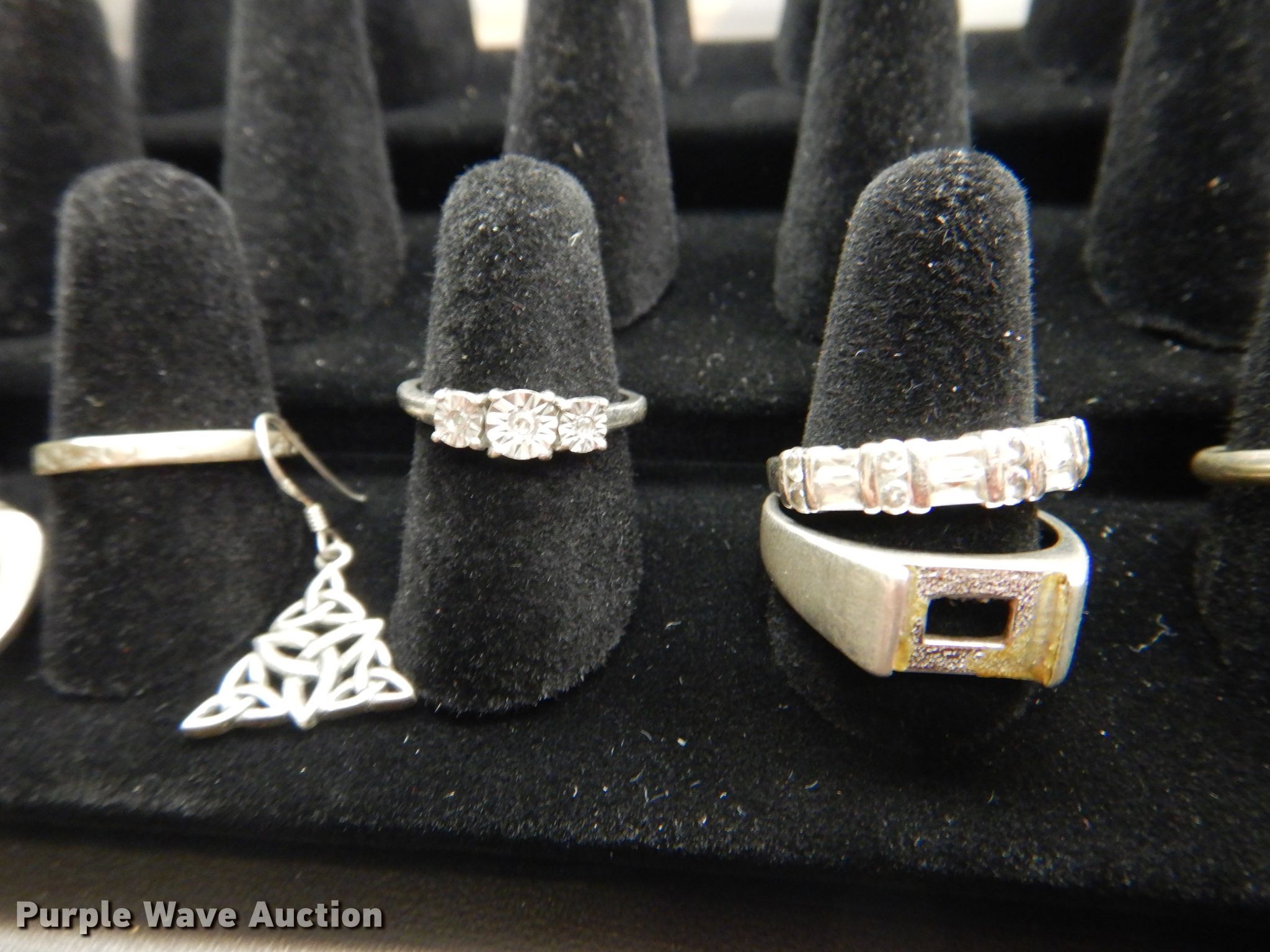 Silver jewelry in Tulsa, OK Item ID9069 sold Purple Wave