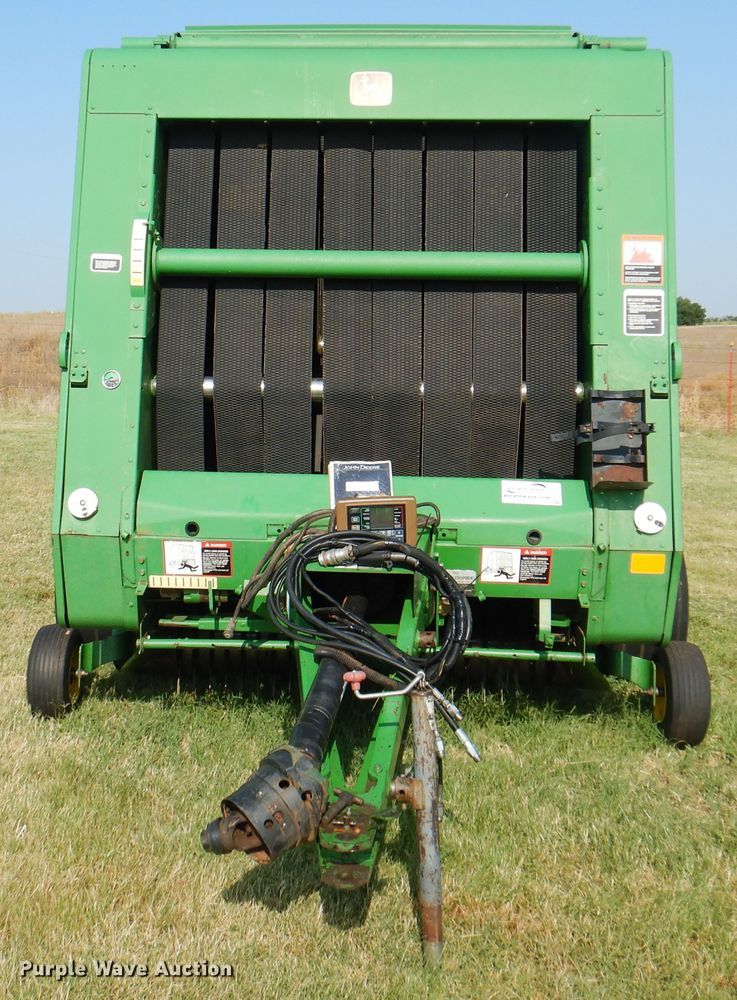 image for item DI5278 1998 John Deere 566  round baler