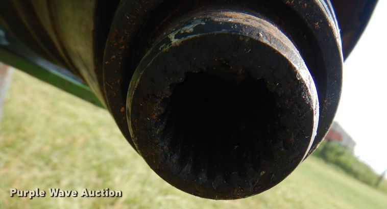 image for item DI5278 1998 John Deere 566  round baler