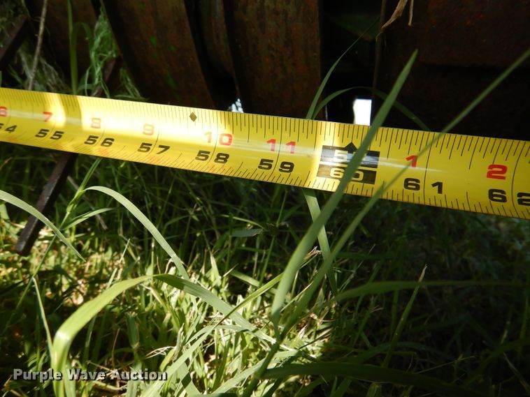 image for item DI5278 1998 John Deere 566  round baler