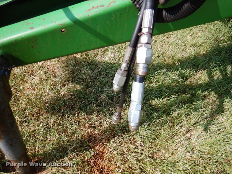 image for item DI5278 1998 John Deere 566  round baler