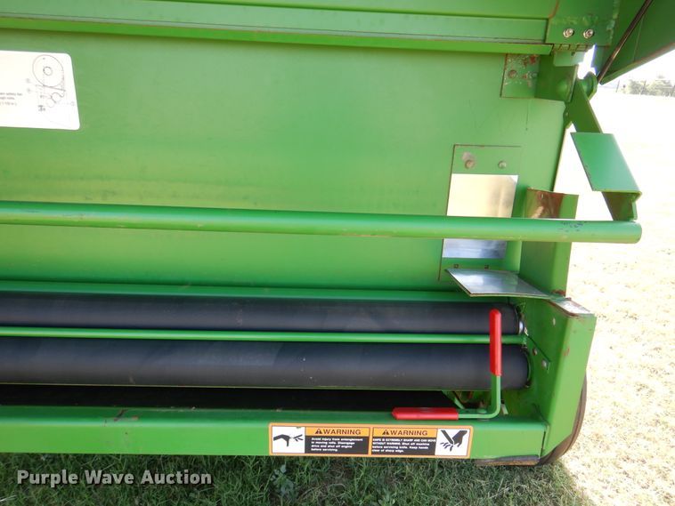 image for item DI5278 1998 John Deere 566  round baler