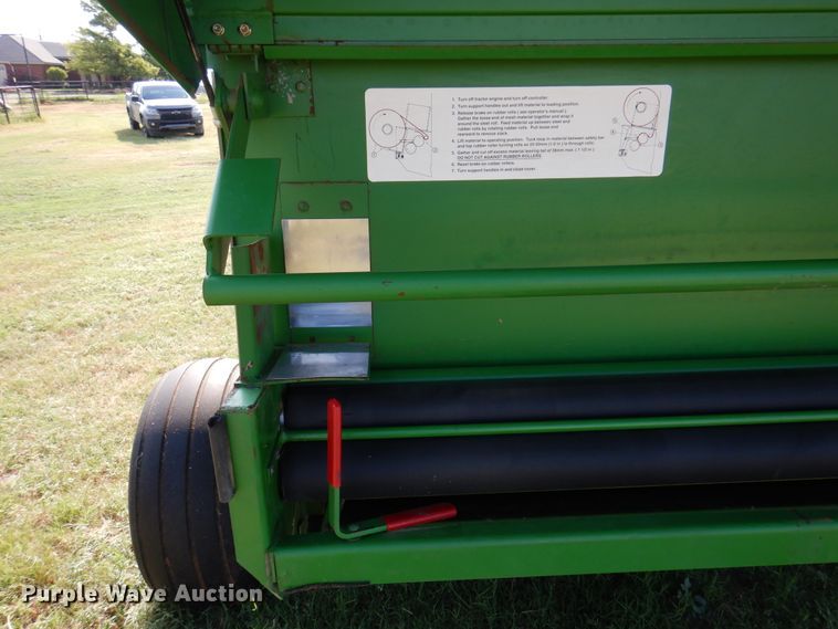 image for item DI5278 1998 John Deere 566  round baler