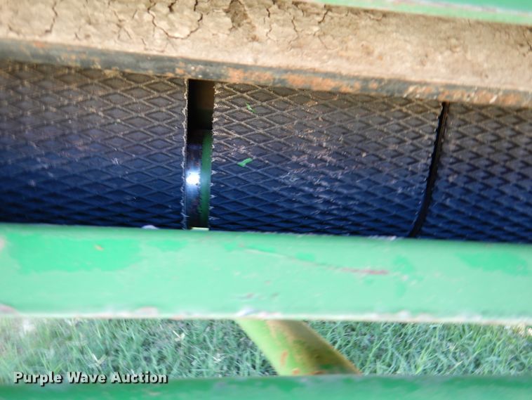 image for item DI5278 1998 John Deere 566  round baler