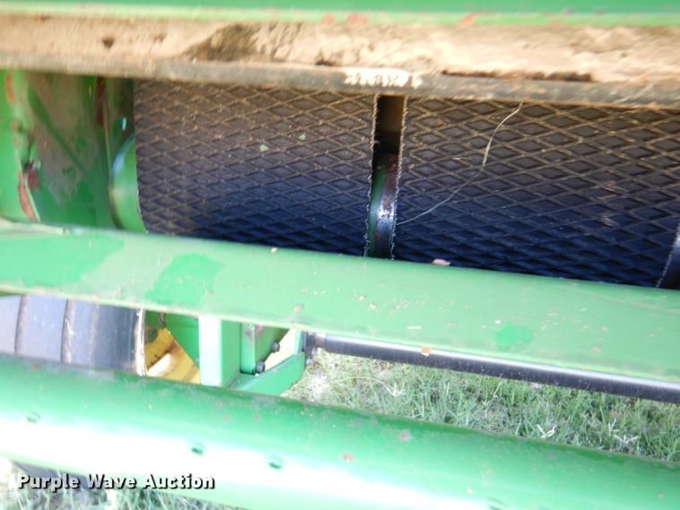 image for item DI5278 1998 John Deere 566  round baler