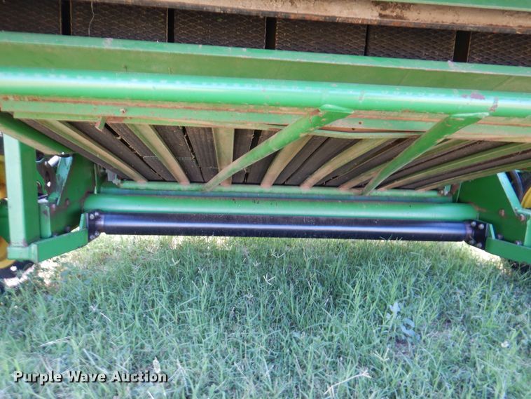 image for item DI5278 1998 John Deere 566  round baler