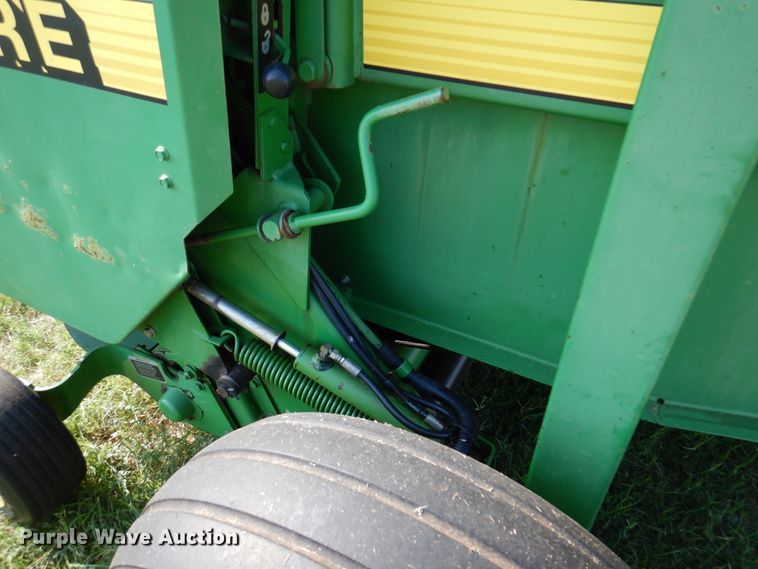 image for item DI5278 1998 John Deere 566  round baler