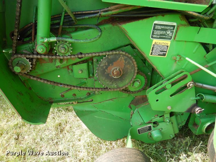image for item DI5278 1998 John Deere 566  round baler