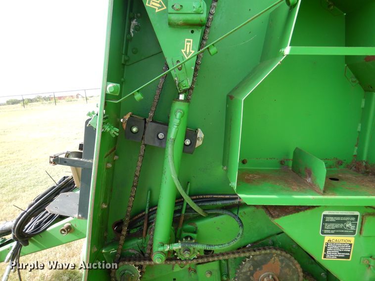 image for item DI5278 1998 John Deere 566  round baler