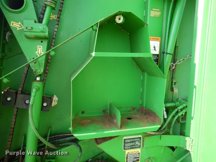 image for item DI5278 1998 John Deere 566  round baler