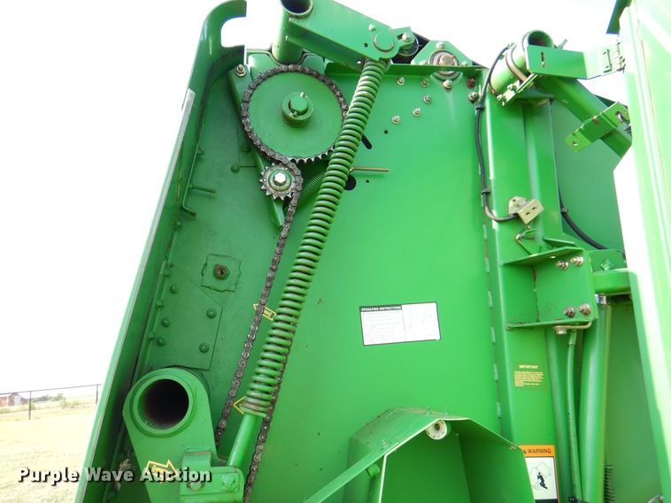 image for item DI5278 1998 John Deere 566  round baler