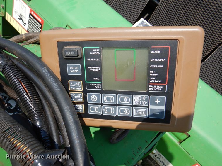 image for item DI5278 1998 John Deere 566  round baler