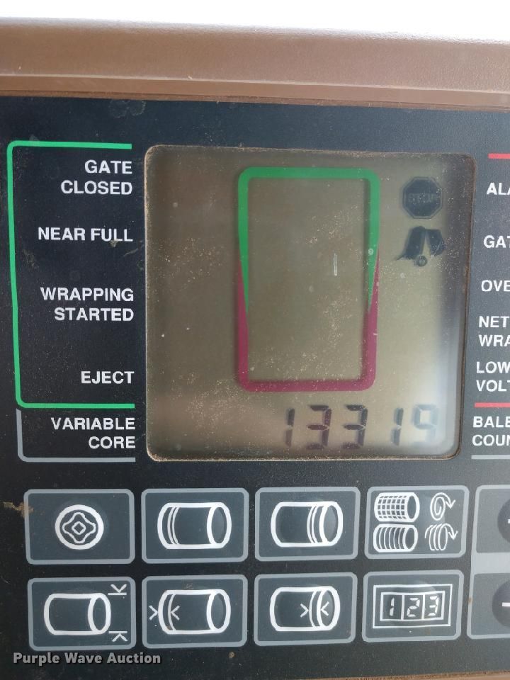 image for item DI5278 1998 John Deere 566  round baler