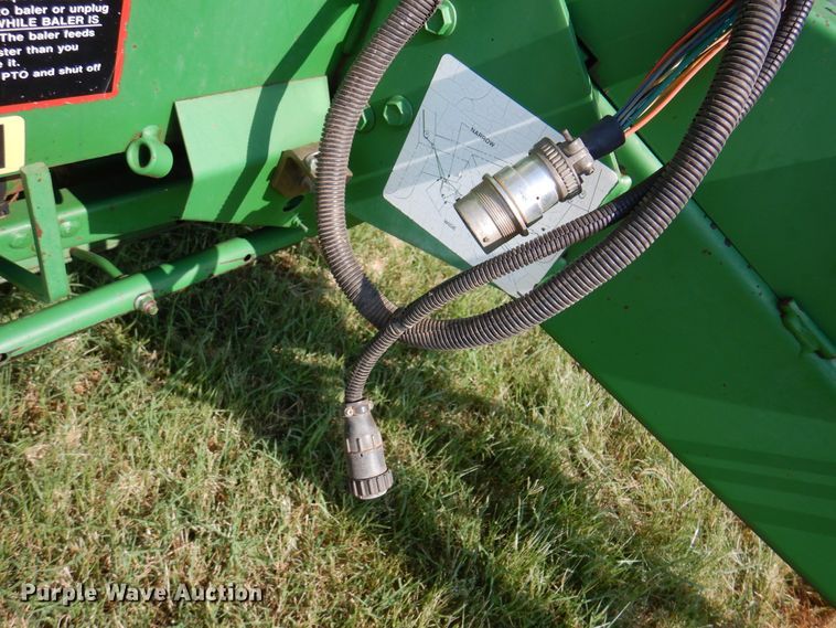 image for item DI5278 1998 John Deere 566  round baler