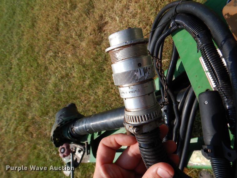 image for item DI5278 1998 John Deere 566  round baler