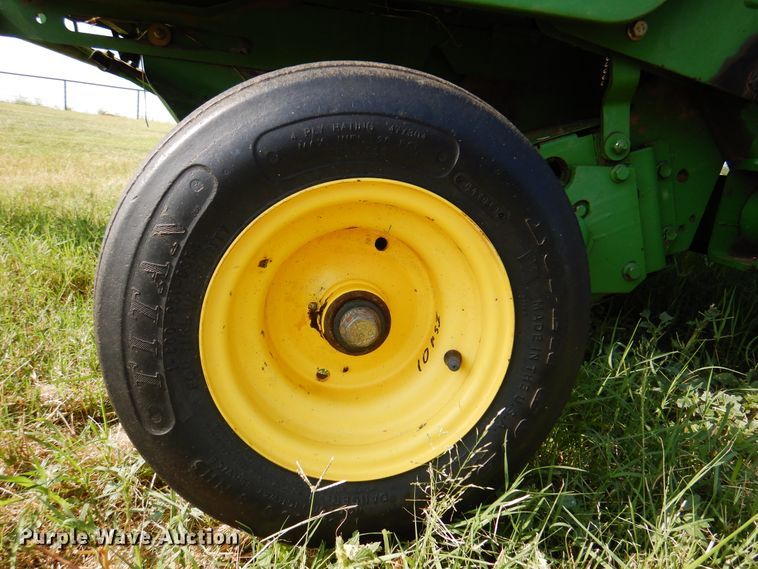 image for item DI5278 1998 John Deere 566  round baler