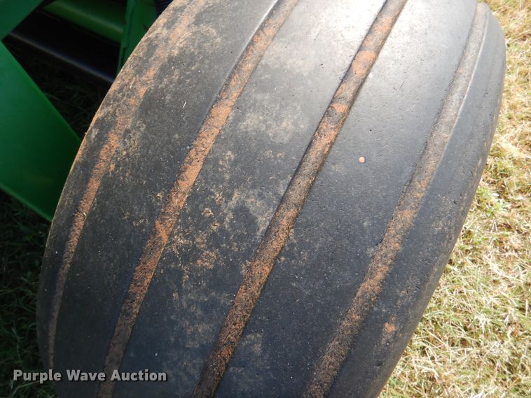 image for item DI5278 1998 John Deere 566  round baler