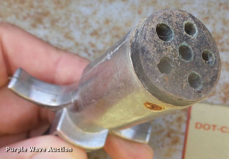 image for item DI5680 1998 Travalong  livestock trailer