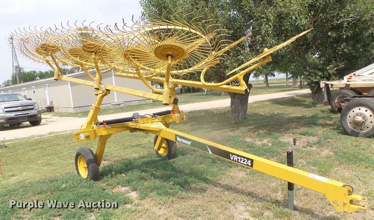 image for item DI5684 Vermeer VR1224  hay rake