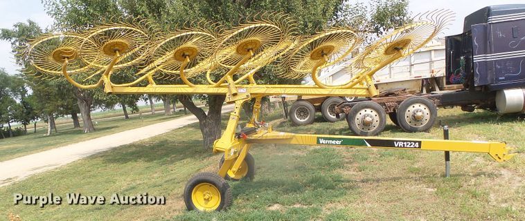 image for item DI5684 Vermeer VR1224  hay rake
