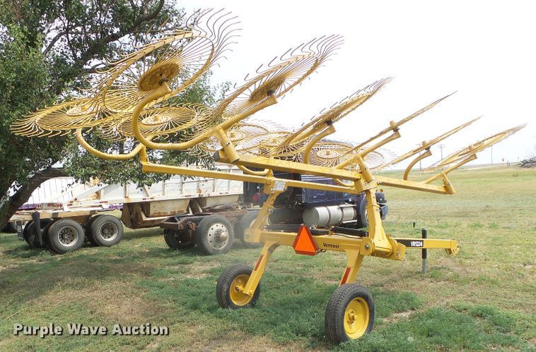 image for item DI5684 Vermeer VR1224  hay rake