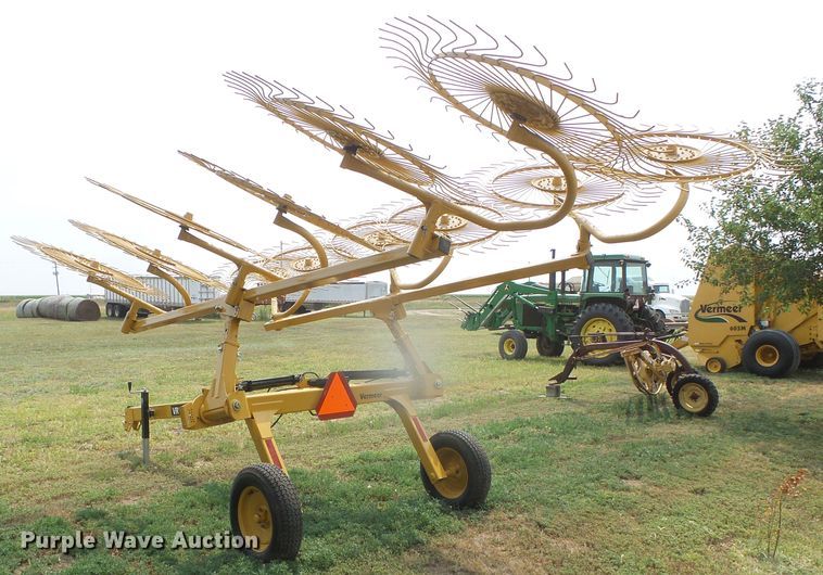 image for item DI5684 Vermeer VR1224  hay rake