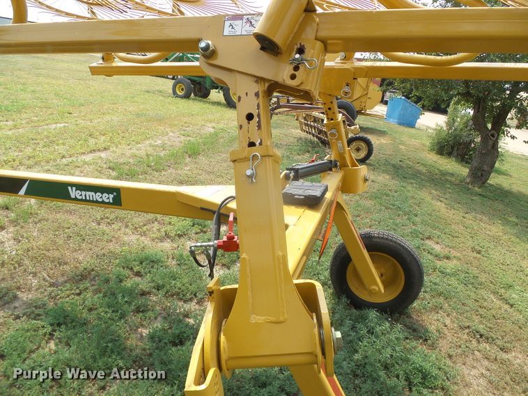 image for item DI5684 Vermeer VR1224  hay rake