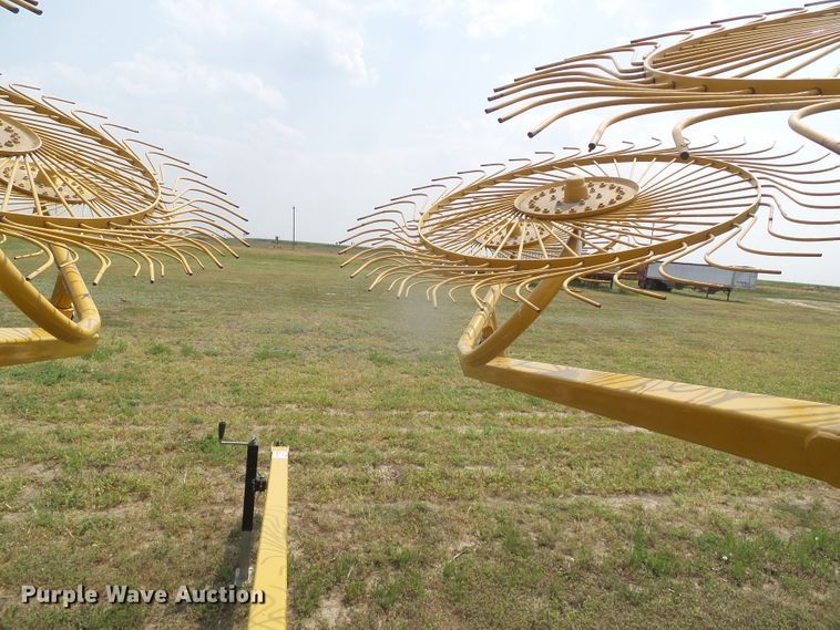 image for item DI5684 Vermeer VR1224  hay rake