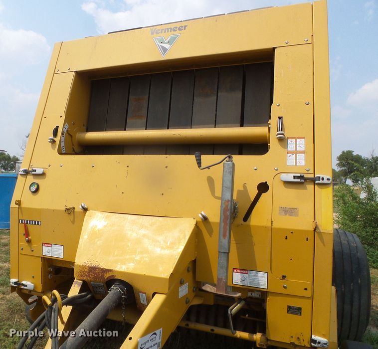 image for item DI5685 Vermeer 605M  round baler