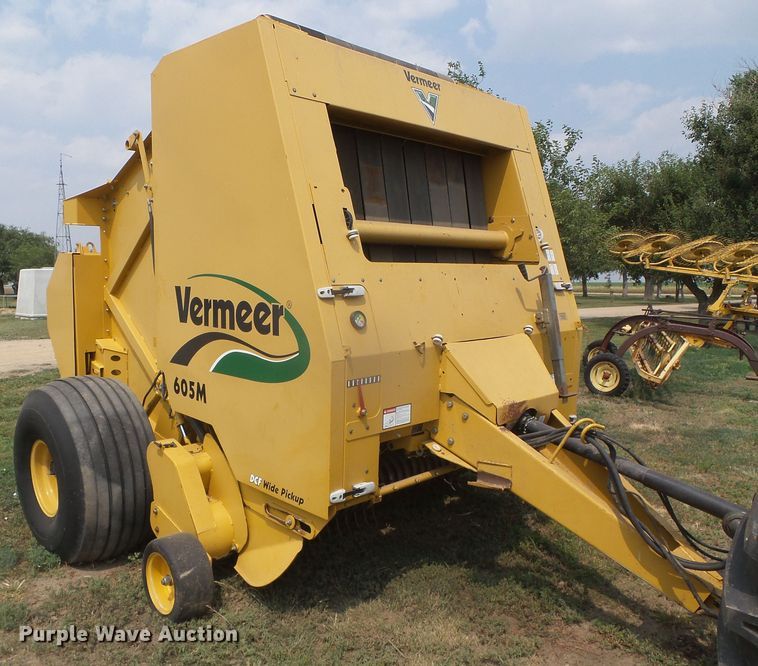 image for item DI5685 Vermeer 605M  round baler