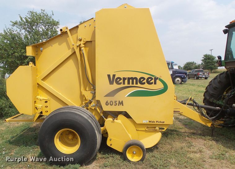 image for item DI5685 Vermeer 605M  round baler