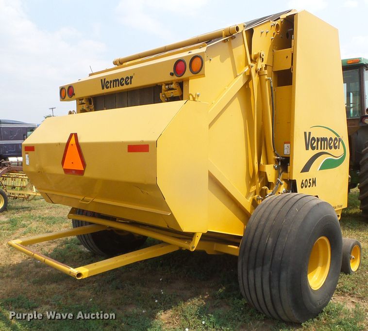 image for item DI5685 Vermeer 605M  round baler