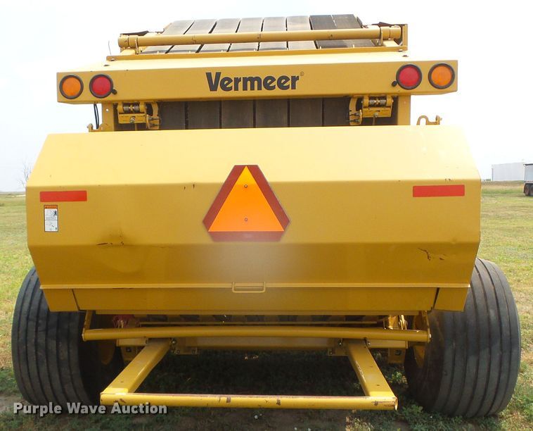 image for item DI5685 Vermeer 605M  round baler